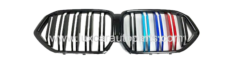 bmw-g06-x6-m-grille-m-color-stripes.webp