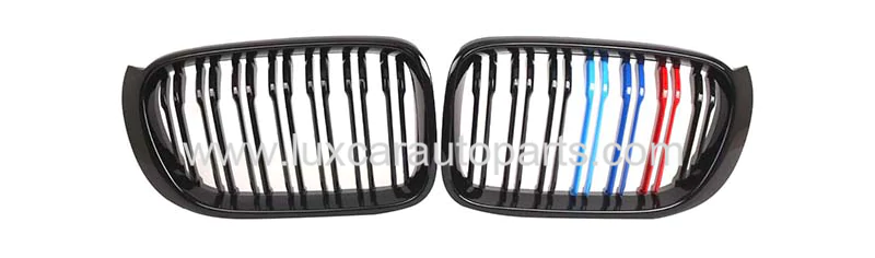 bmw-x4-f26-m-grille-m-color-stripes.webp