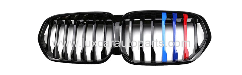 bmw-x1-f48-lci-mp-grille-tri-color.webp