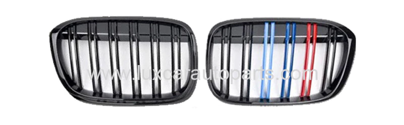 bmw-x1-f48-m-grille-m-color-stripes.webp