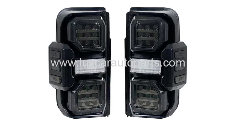 ford-bronco-triple-square-taillights.webp